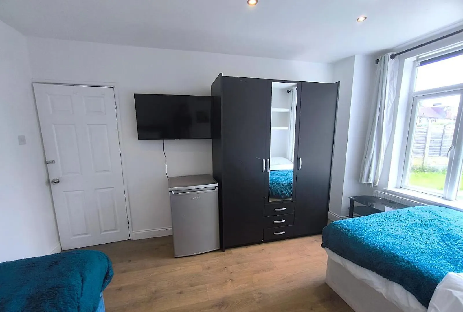 Spacious Triple Bedroom 10 Min From Station Dagenham Homestay