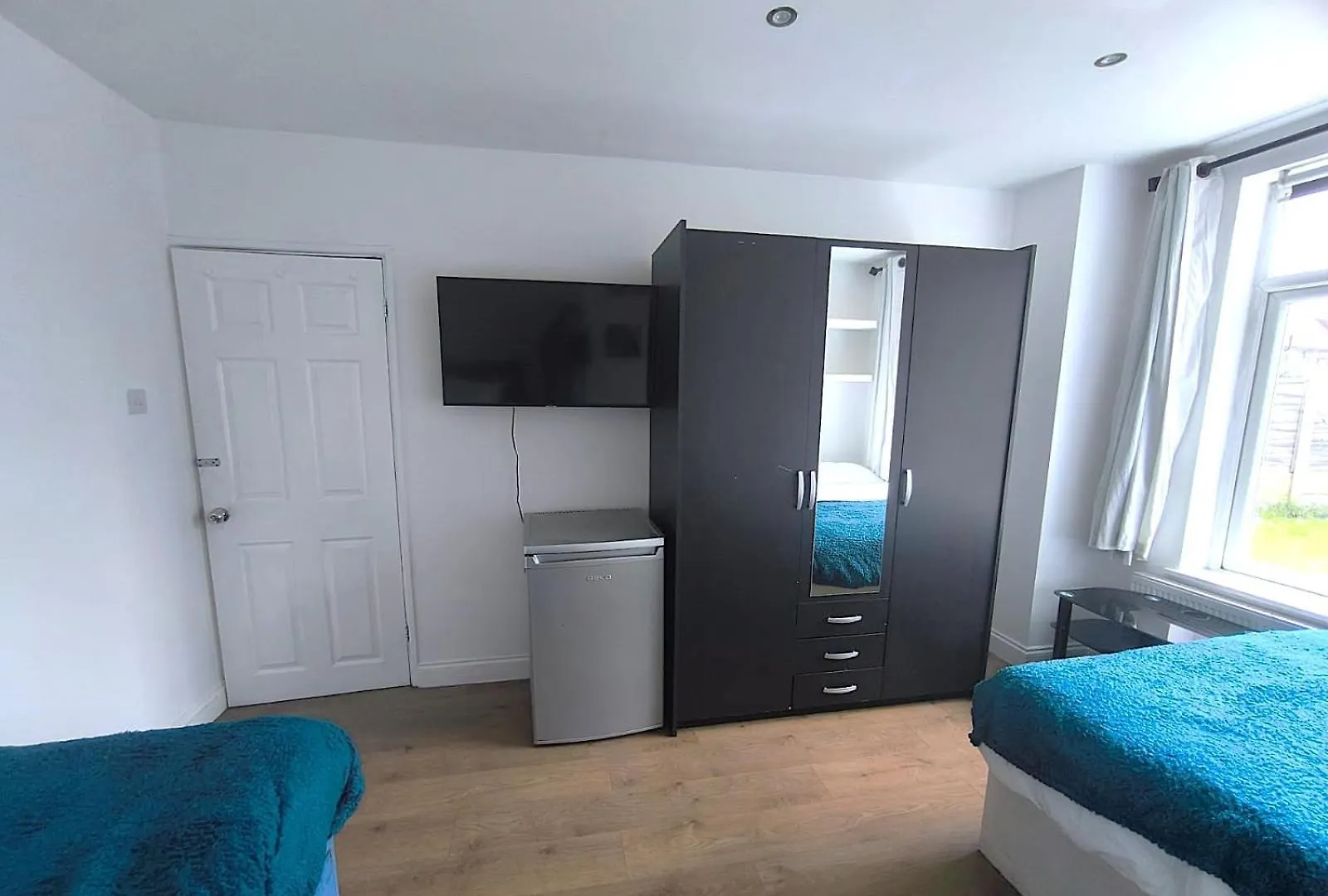 Spacious Triple Bedroom 10 Min From Station Dagenham